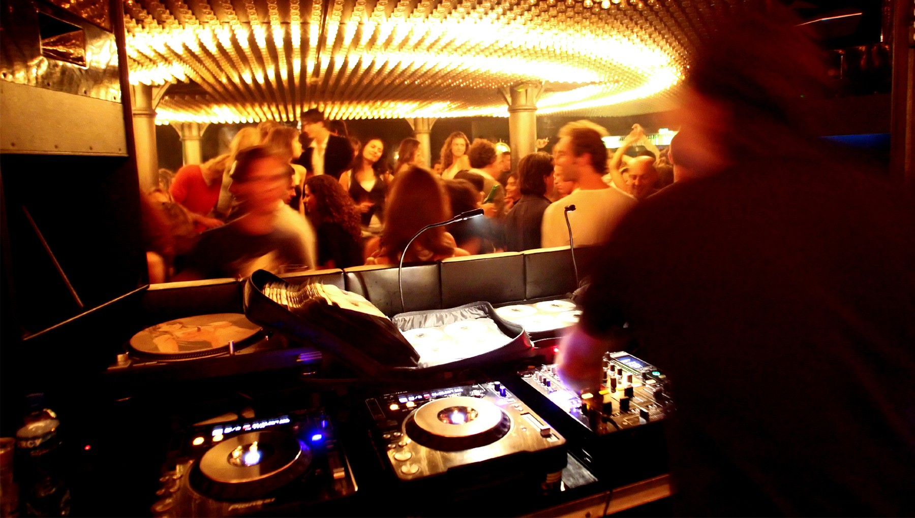 Amsterdam Nightlife Guide: TOP 15 Bars & Clubs 