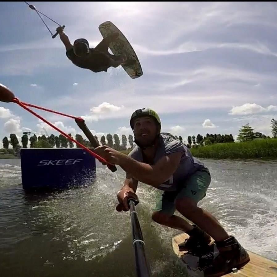 Waterskiën en wakeboarden bij Skeef