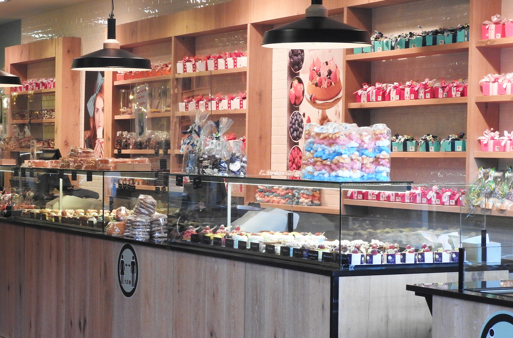 Vitrine met gebakjes