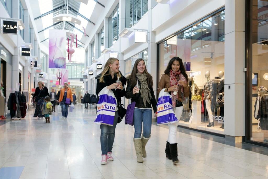 Shoppen in Winkelcentrum Middenwaard