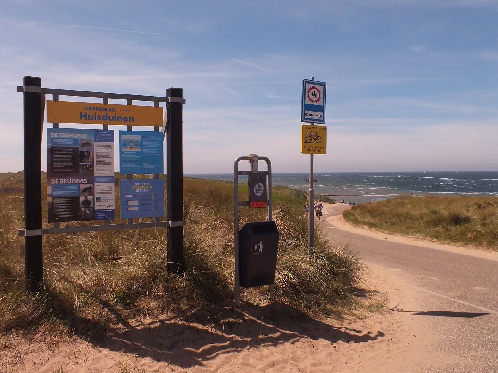 Beach entrance Huisduinen