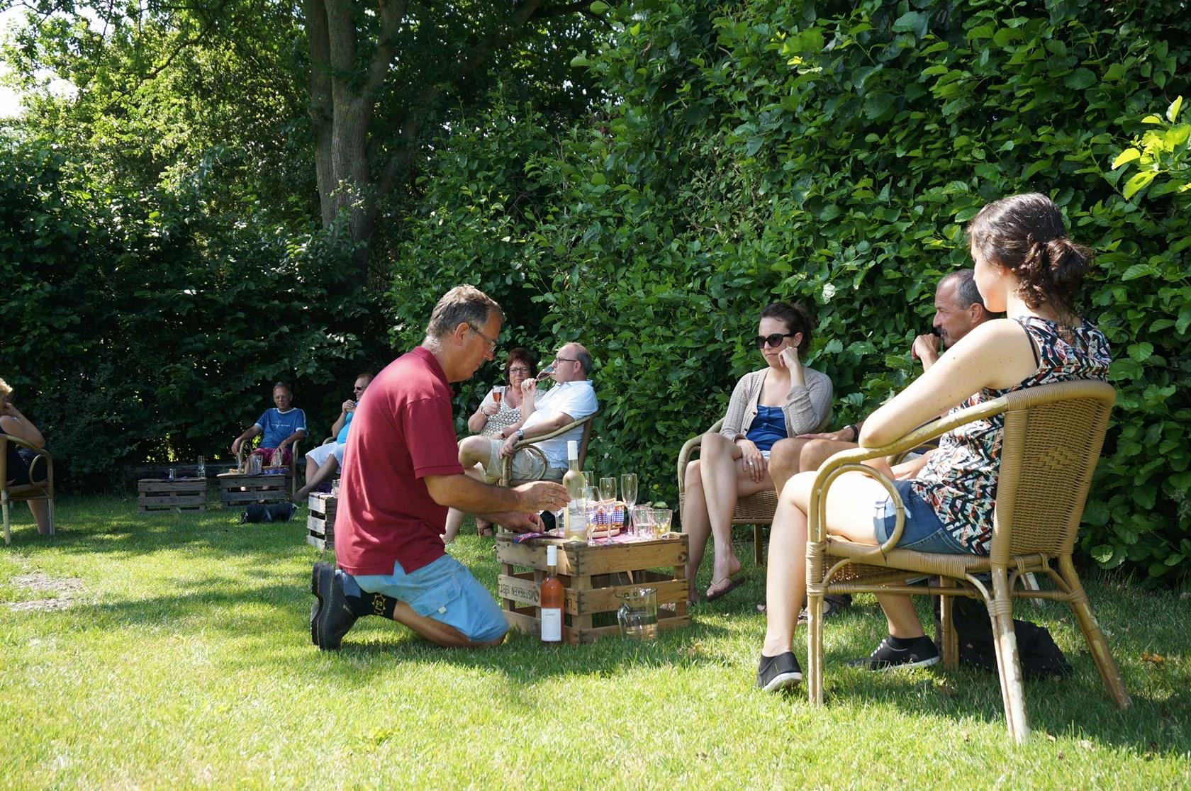 Gasten bij Wijndomein De Koen