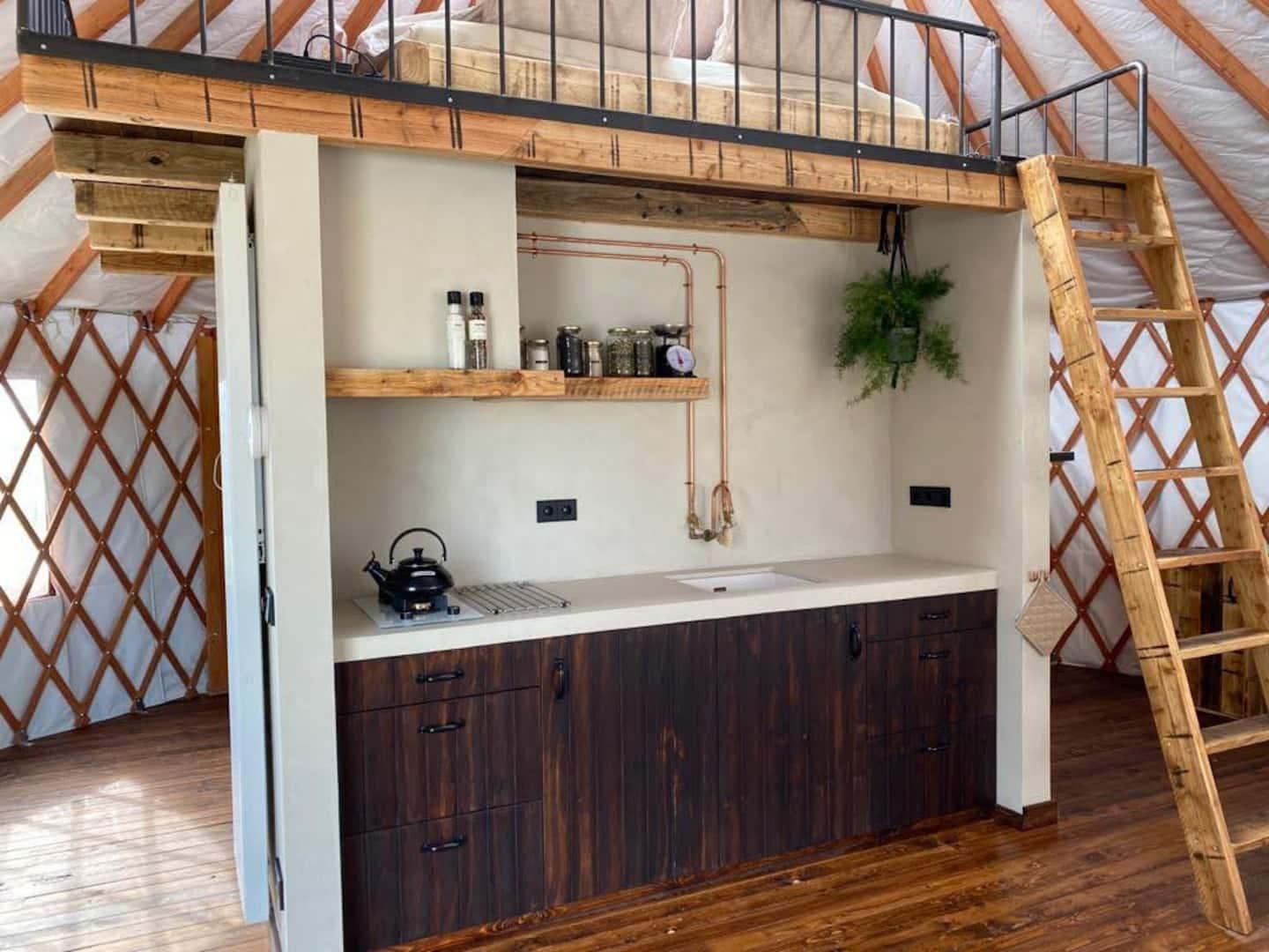 Luxe yurt met eigen hot-tub