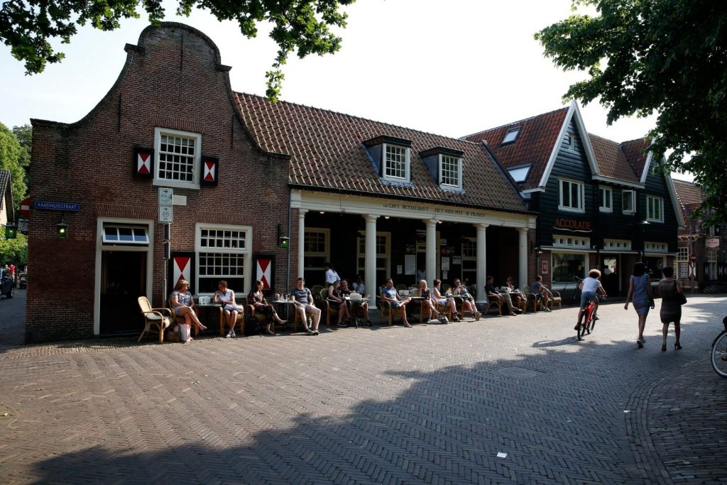 Café – Restaurant Het Huis Met De Pilaren