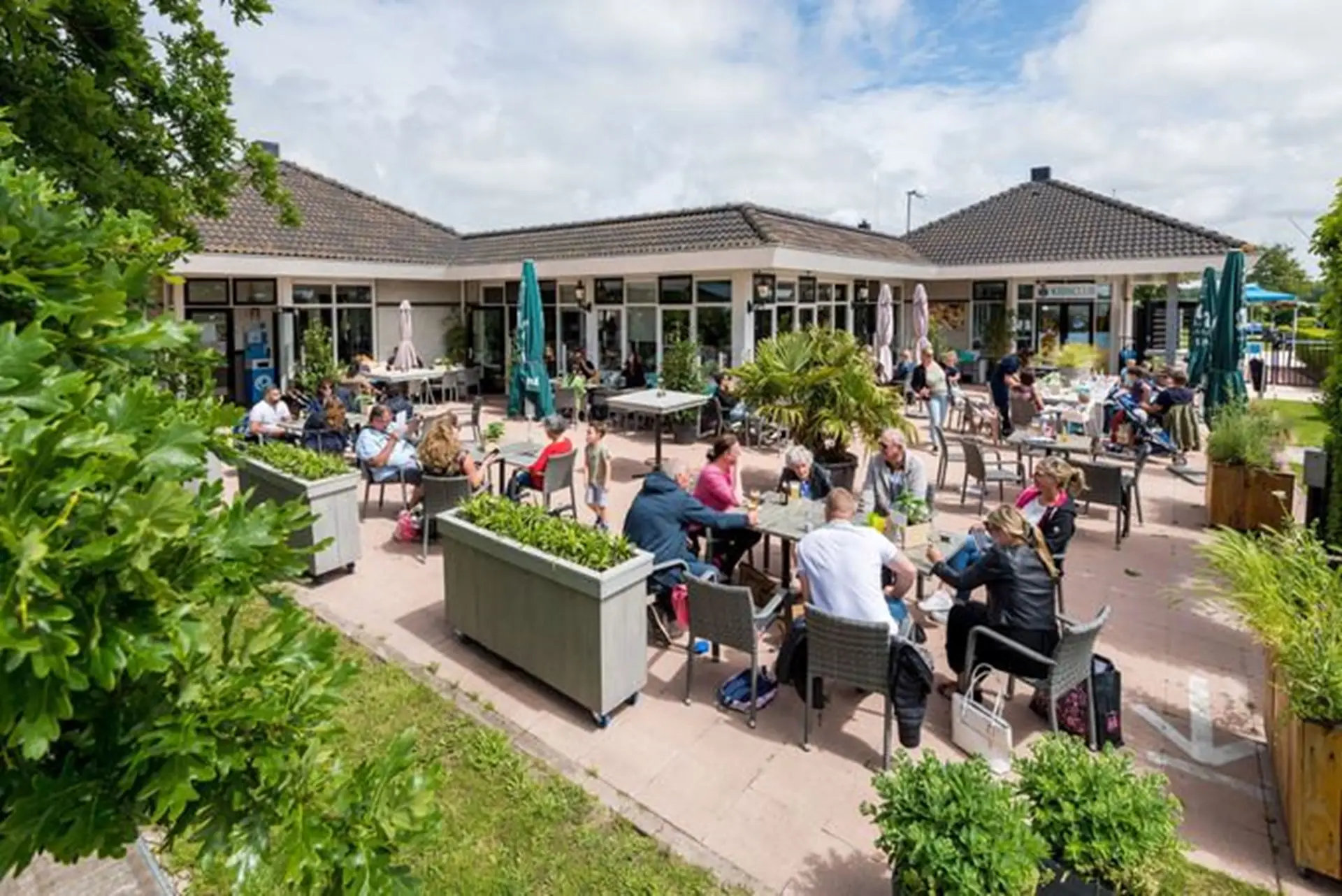 Terras van restaurant Kosteluk