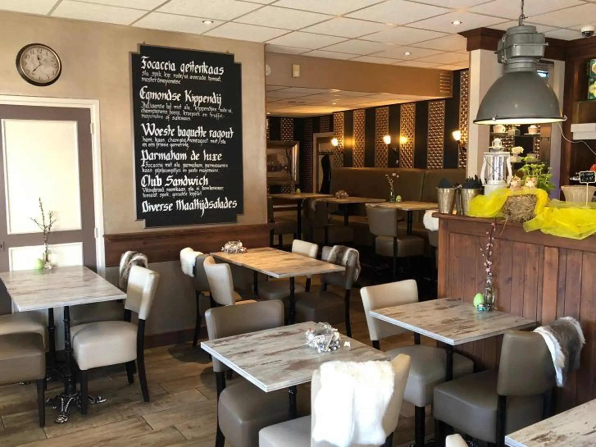 Interieur van Pompadour Egmond