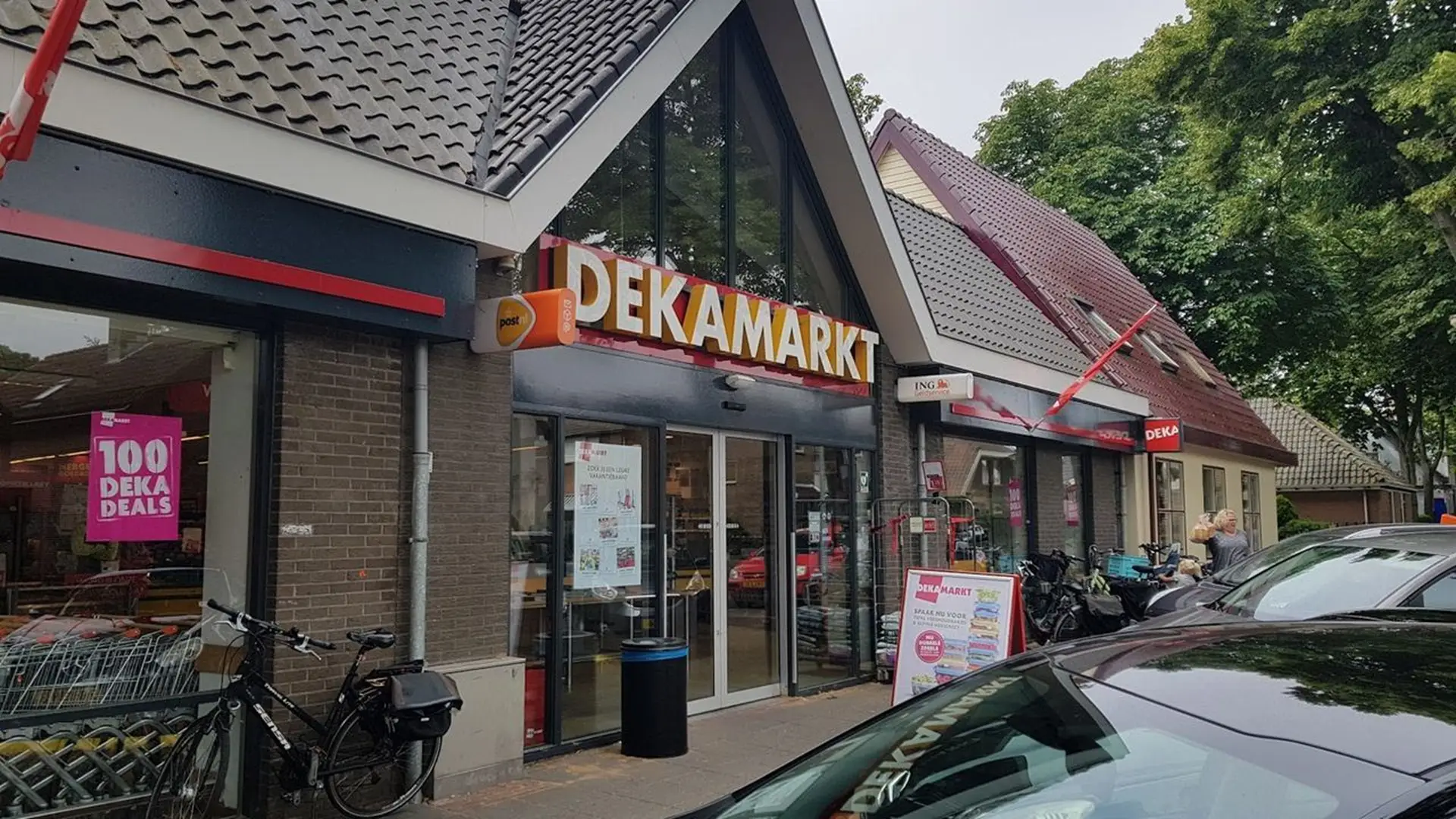 Voorkant van Dekamarkt Egmond-Binnen