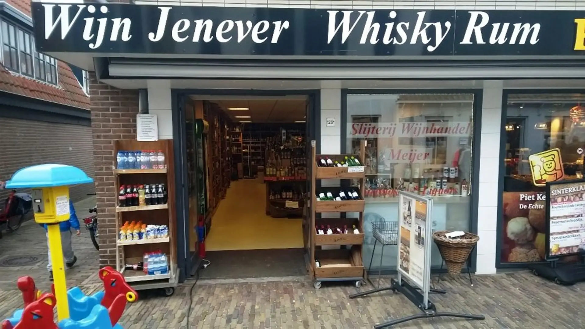 Buitenkant van Slijterij Meijer