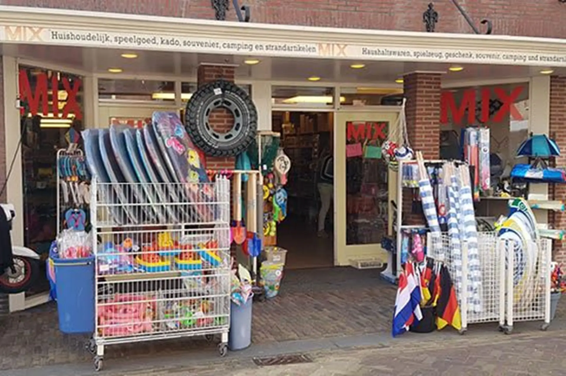 Buitenkant mix met strandartikelen