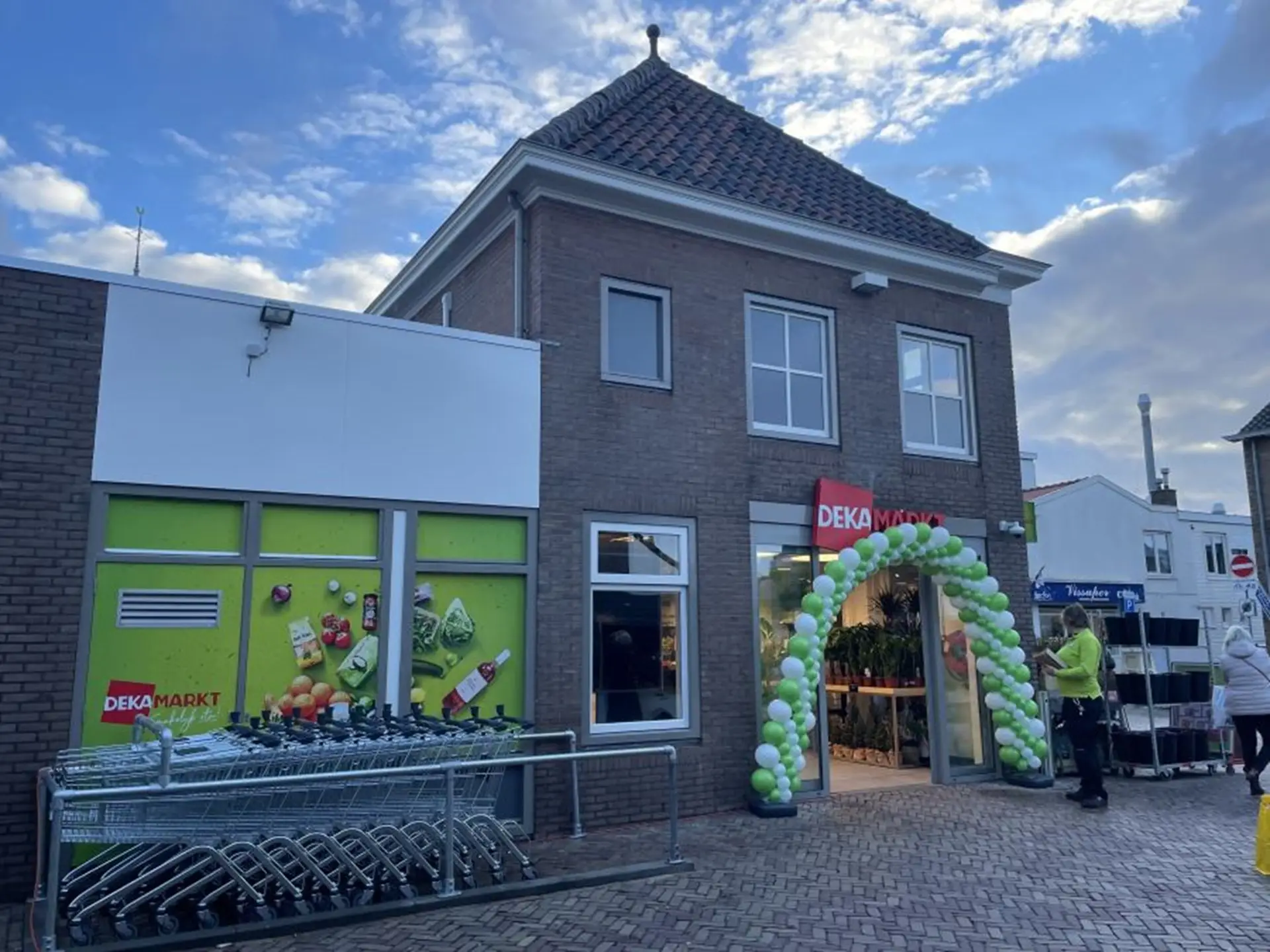 Buitenkant Dekamarkt Egmond aan Zee