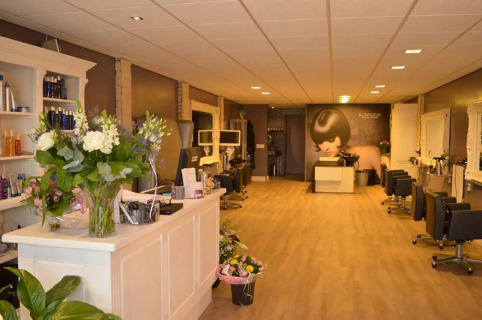 Interieur van kapsalon Het Zuivere Schaartje