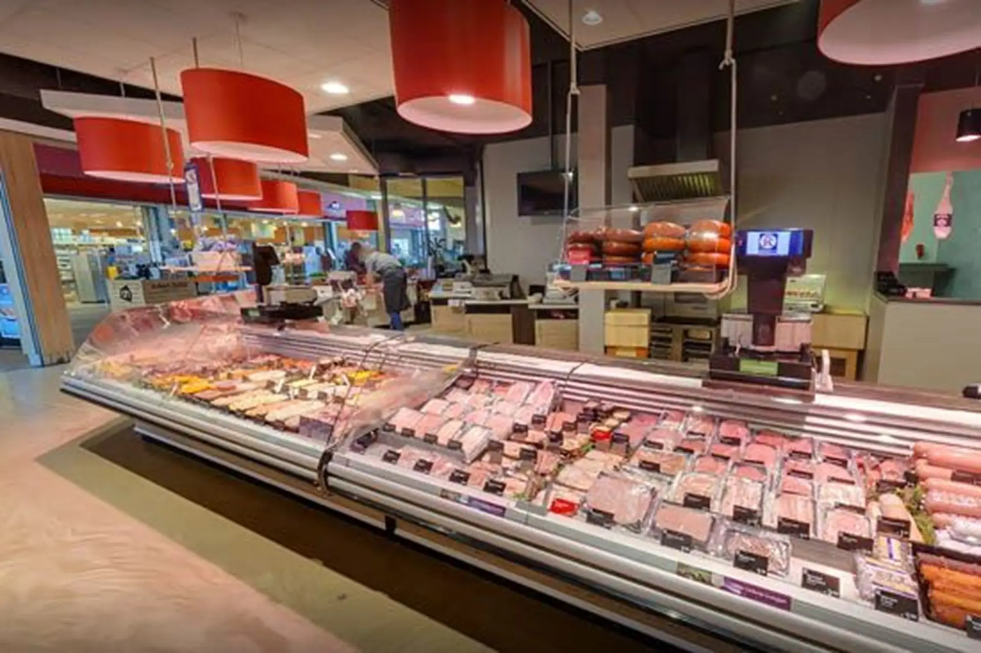 Interieur met vitrine van Uw Slager