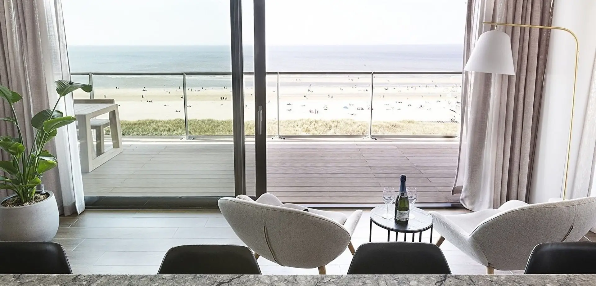 Uitzicht op zee vanuit Maris Appartments