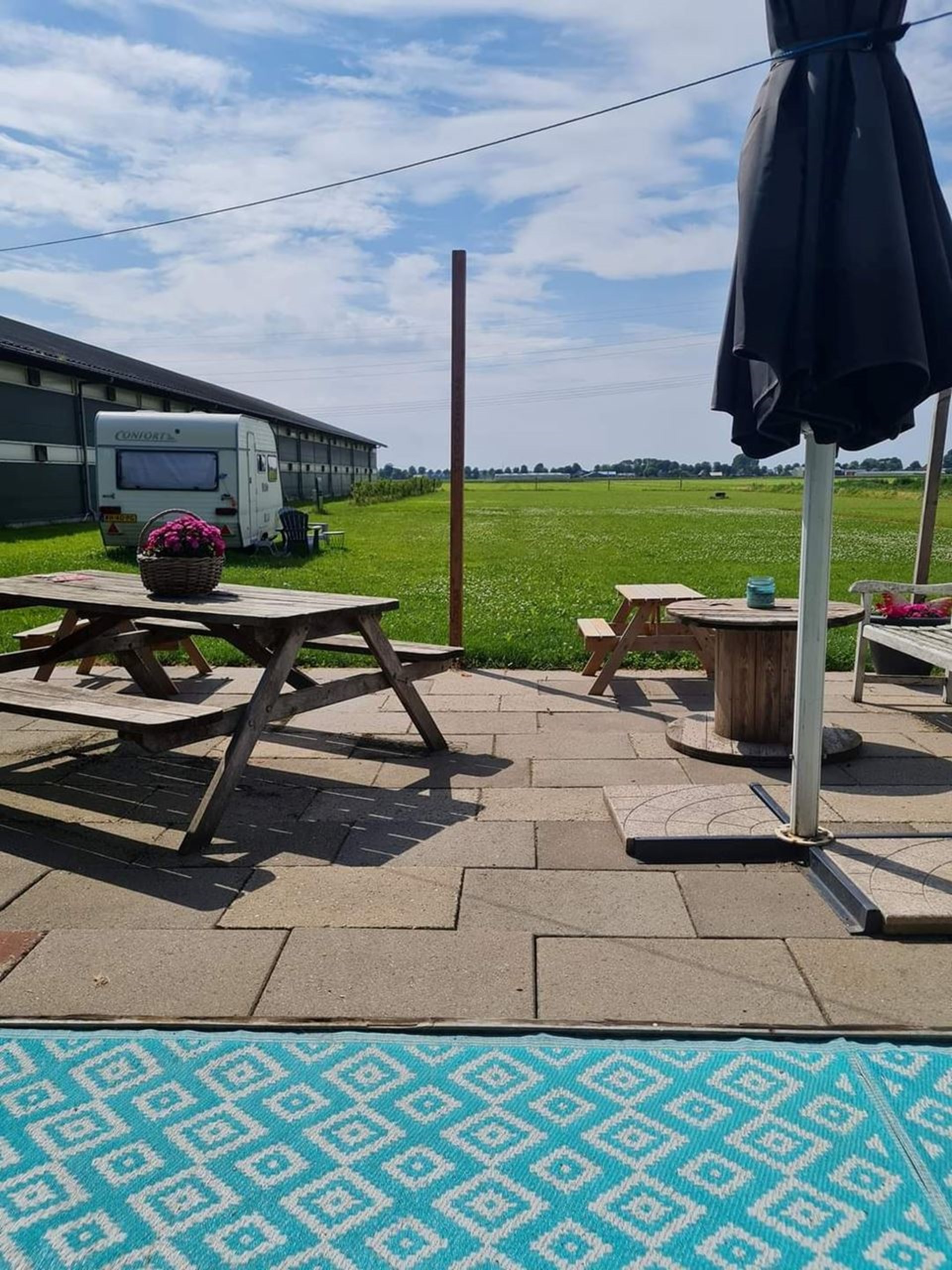 Uitzicht vanaf het terras Kampeerboerdereitje Boerentrots