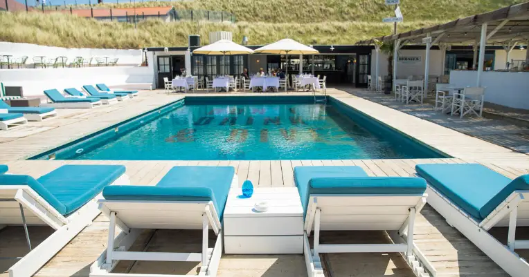 Zwembad Bernie's beachclub