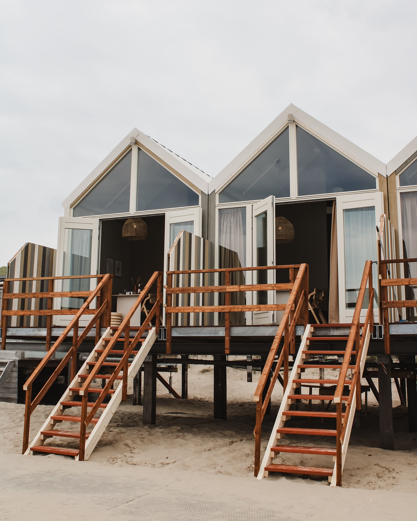 Voorzijde strandhuisjes Zoomers