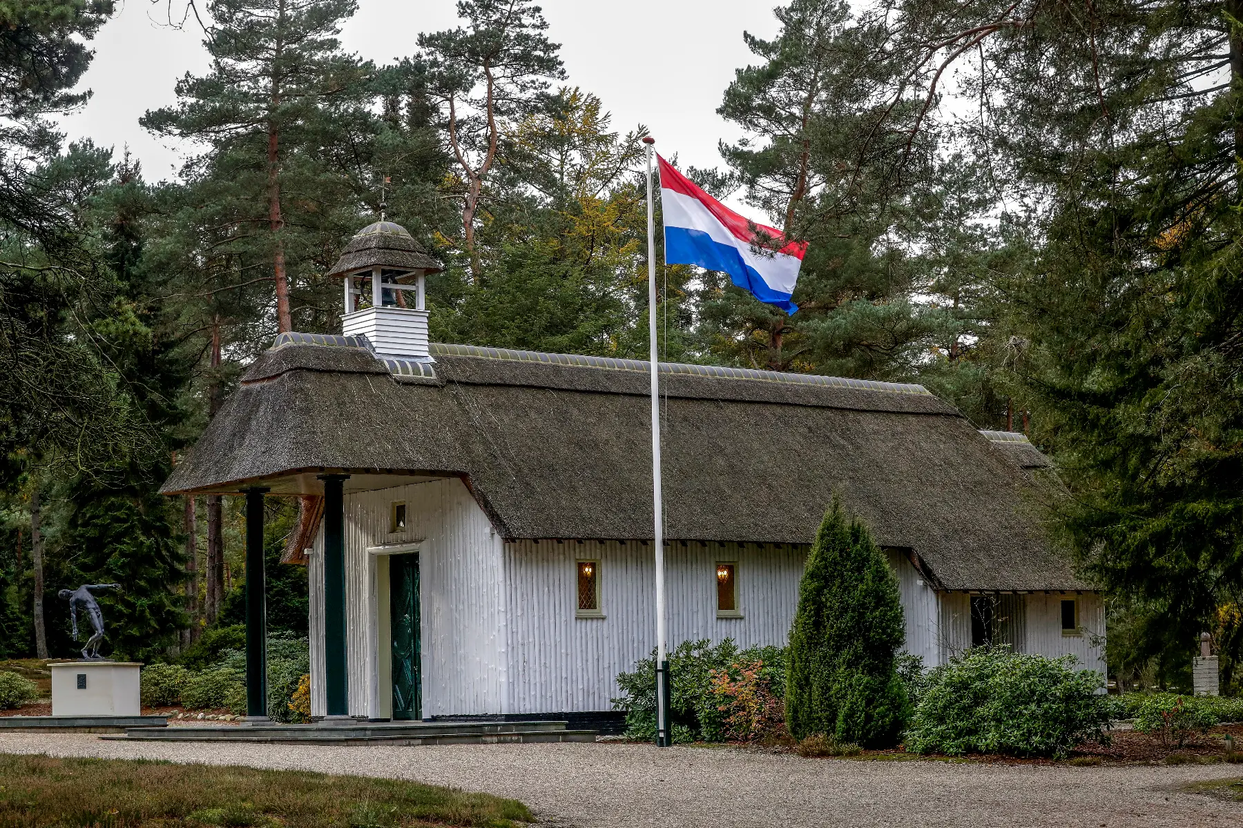 Iedere zondag: Gratis rondleiding Nationaal Ereveld Loenen