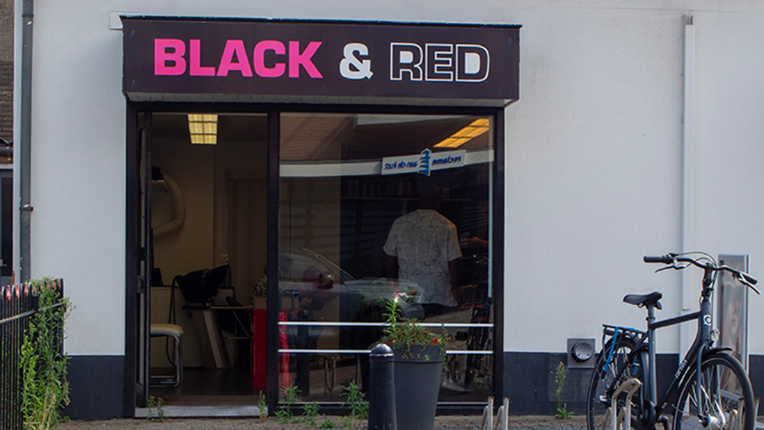 Gevel van Black en Red