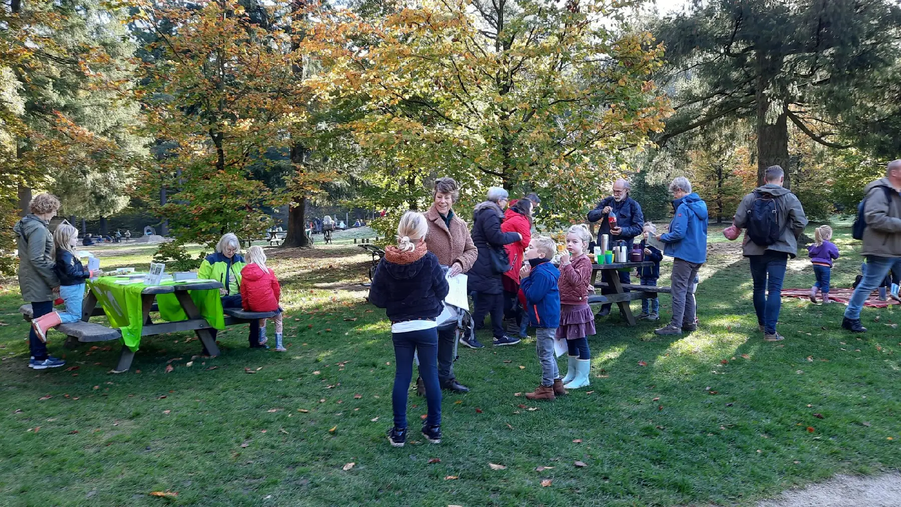 Herfstactiviteiten op de speelweide van Park Berg & Bos