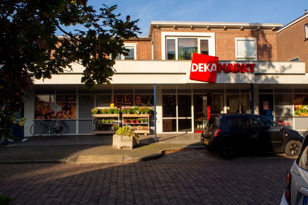 Voorzijde van de DekaMarkt