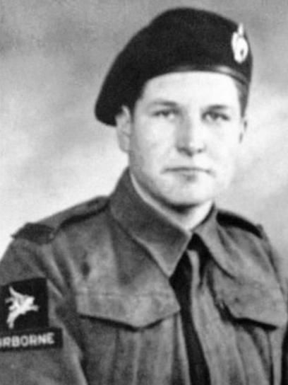 SAS-soldaat Martine Edward Tyson wordt gedood door Canadees vuur tijdens Operatie Keystone. 