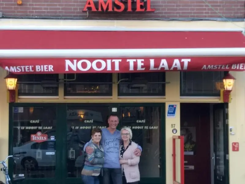 Café 't is nooit te laat