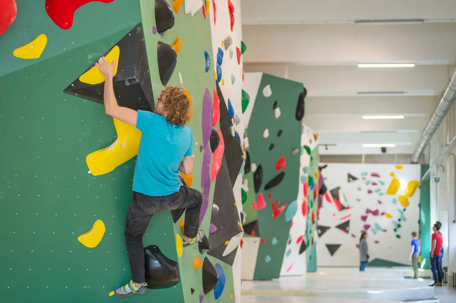 Klim- en Boulderhal Sendmast