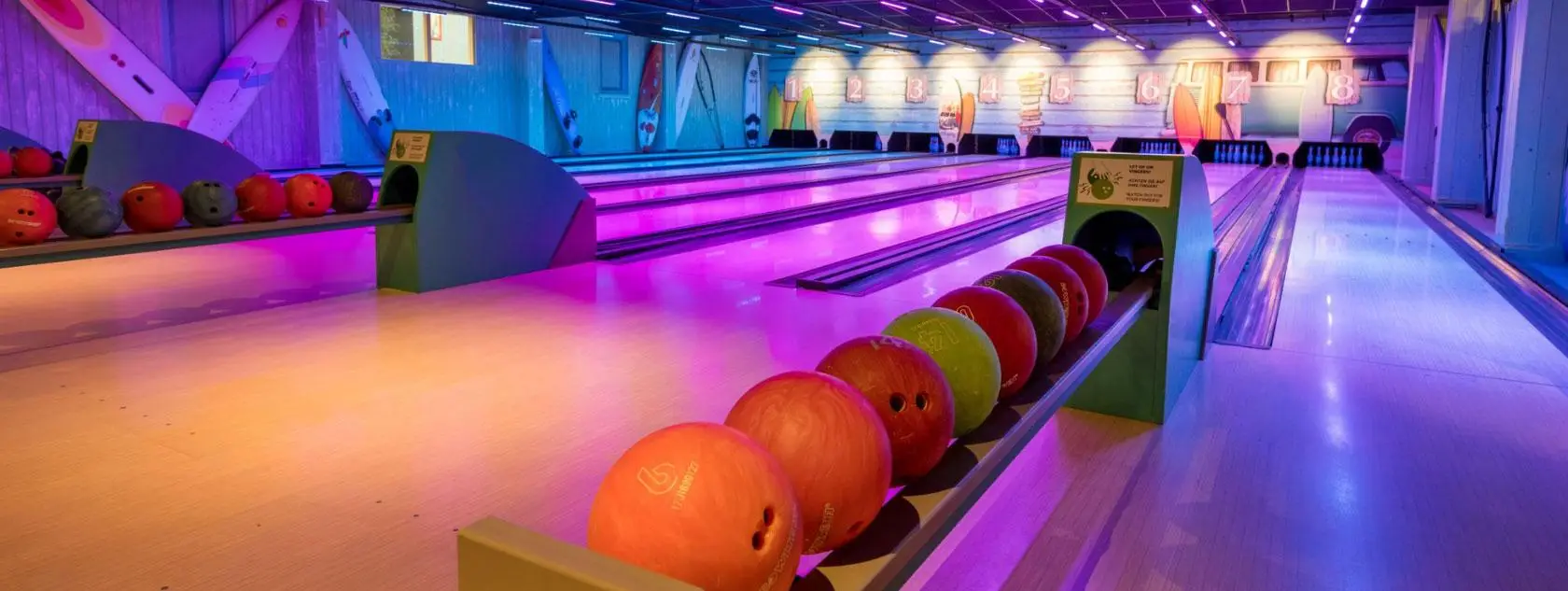 Bowlen op de bowlingbaan bij Center Parcs Zandvoort