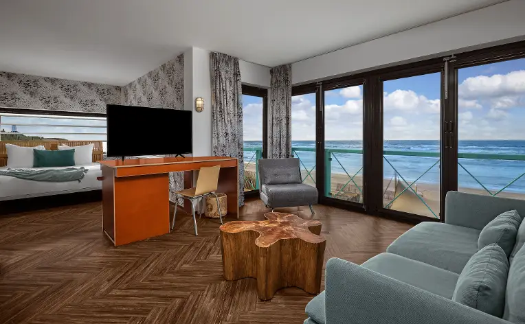 BeachHouse Hotel