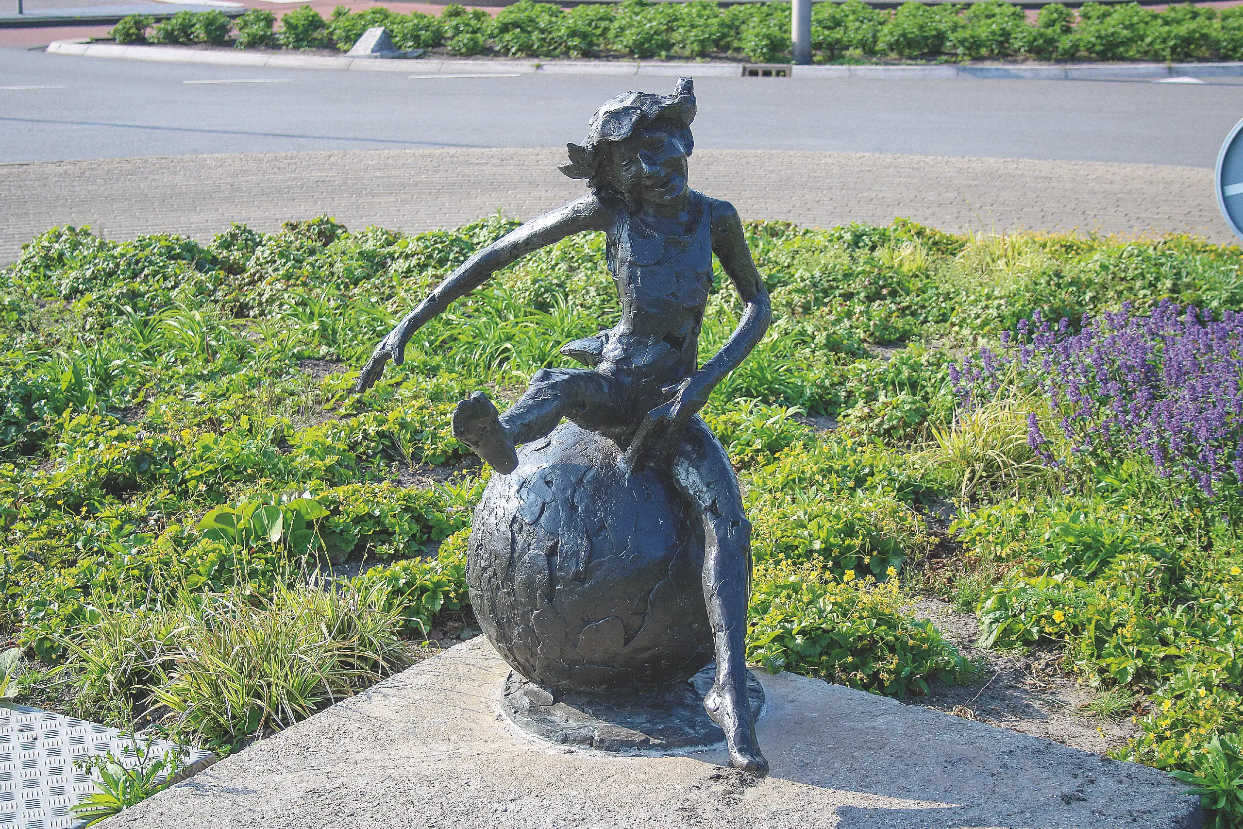 Meisje op skippybal, 1975