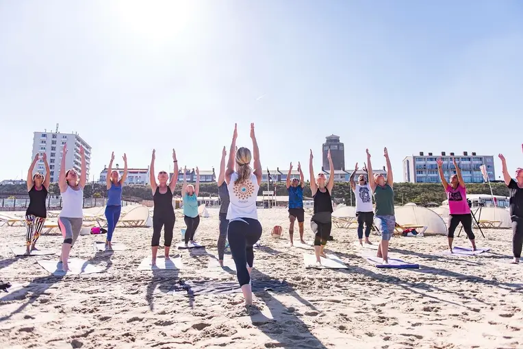 Zenzo Yoga op het strand