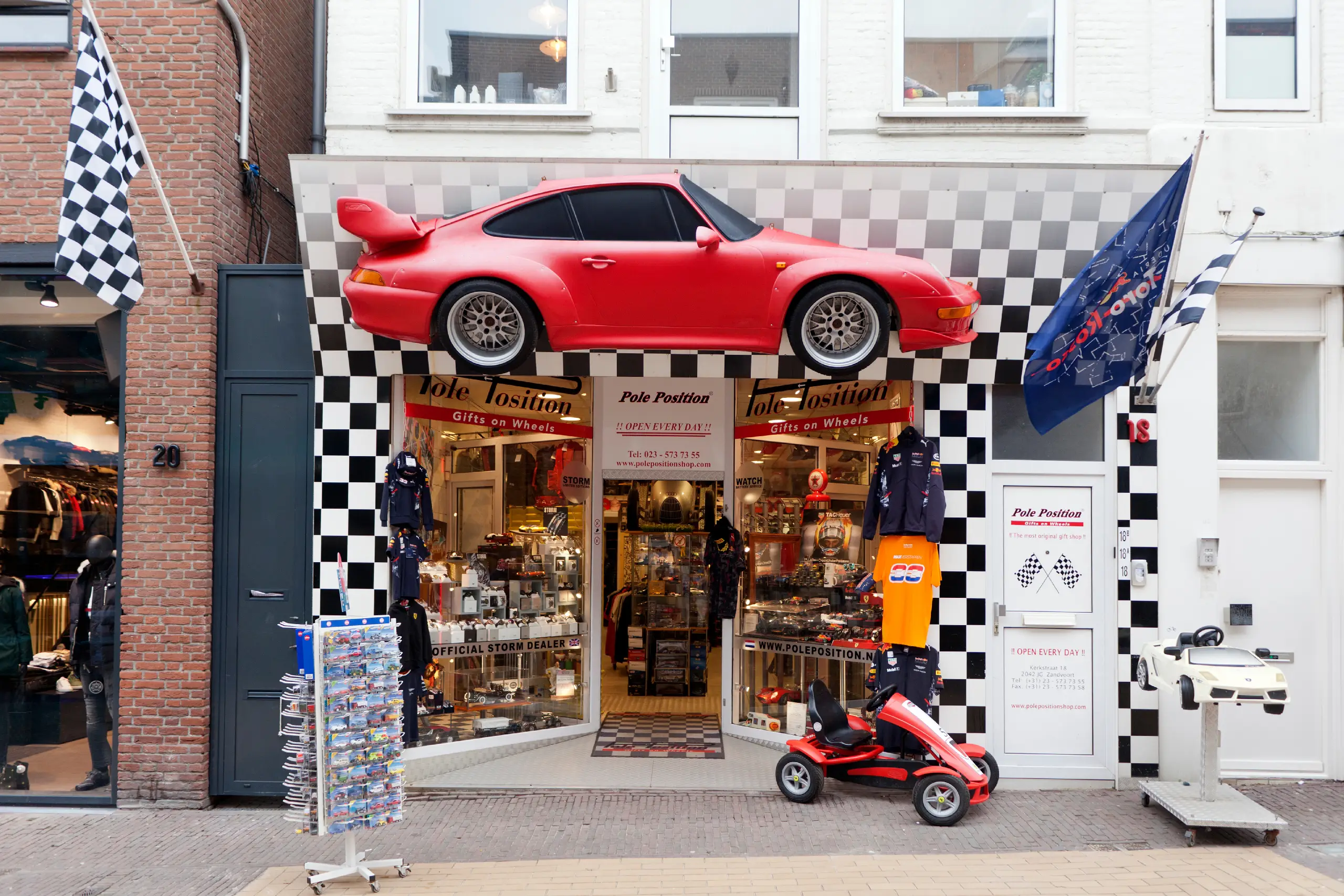 Vooraanzicht van de winkel Pole Position