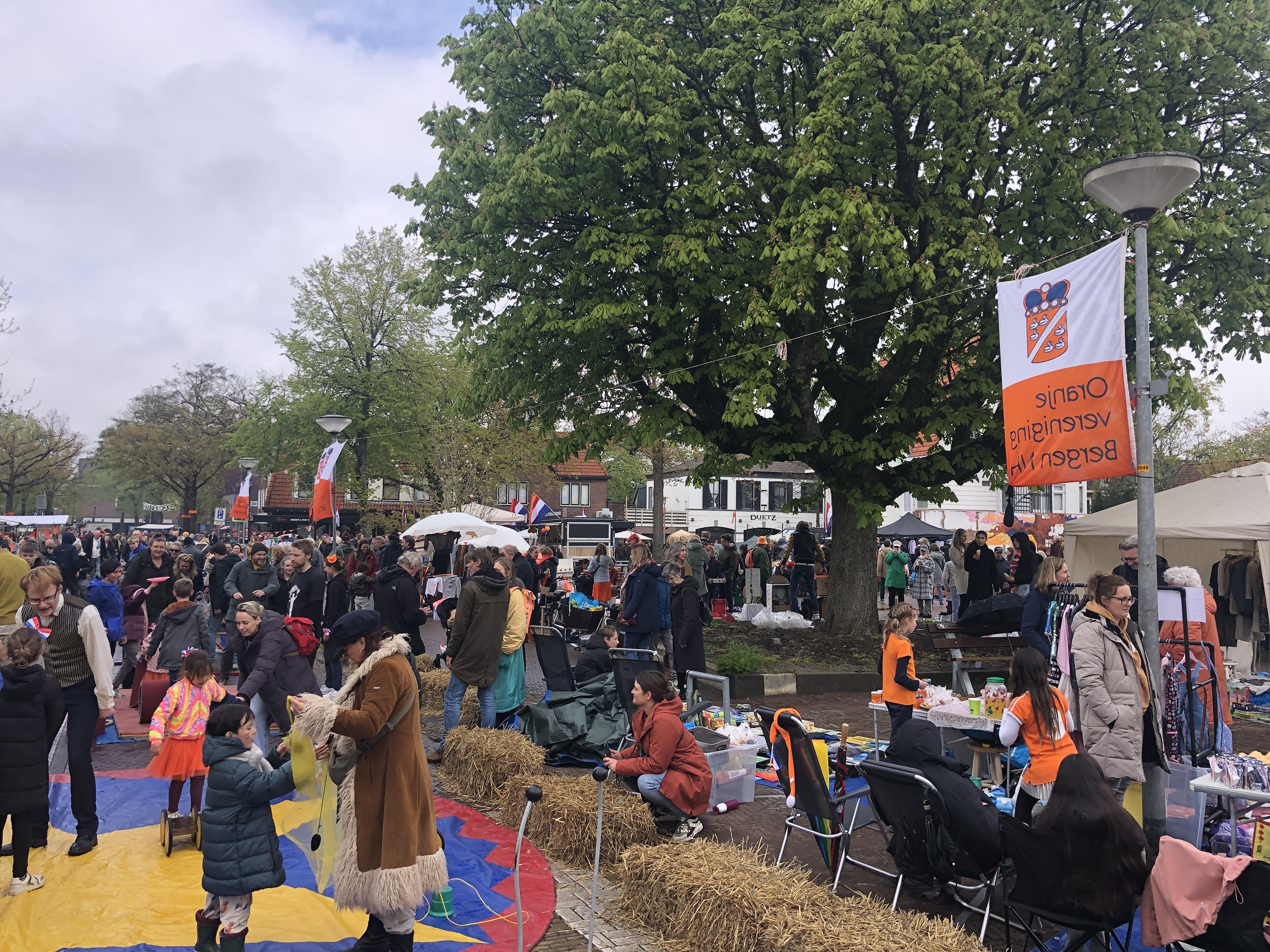 Koningsdag in Bergen
