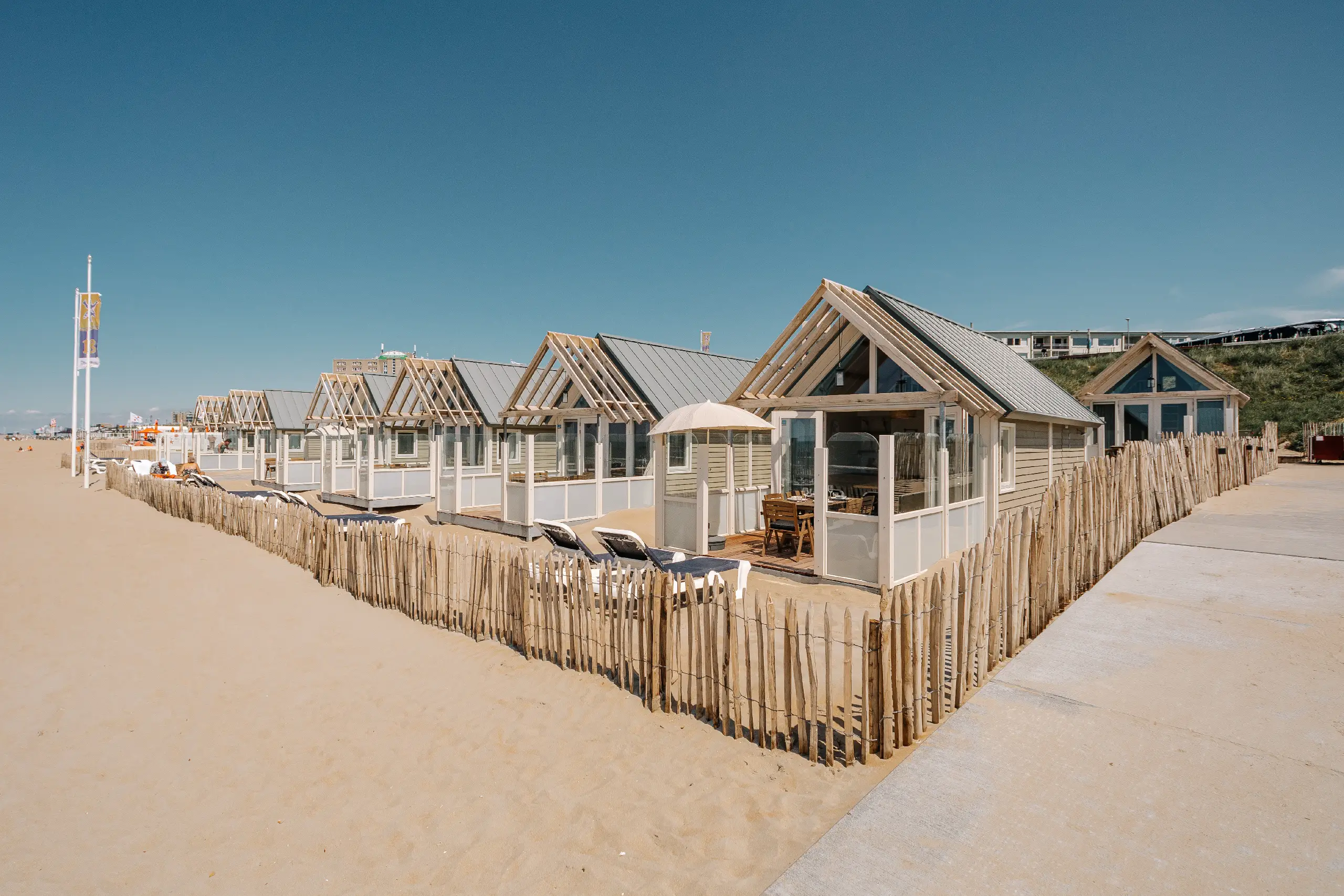 Strandhuisjes van strandtent Thalassa