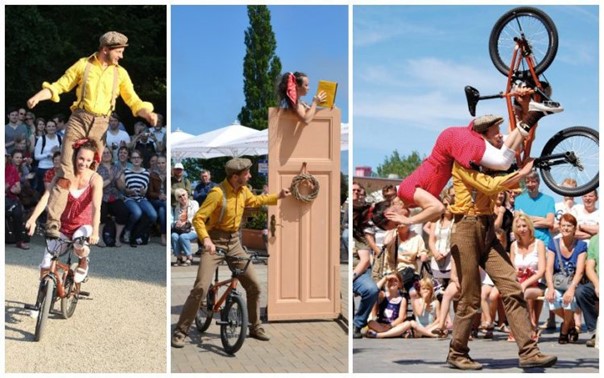 Fietsende circusartiesten 