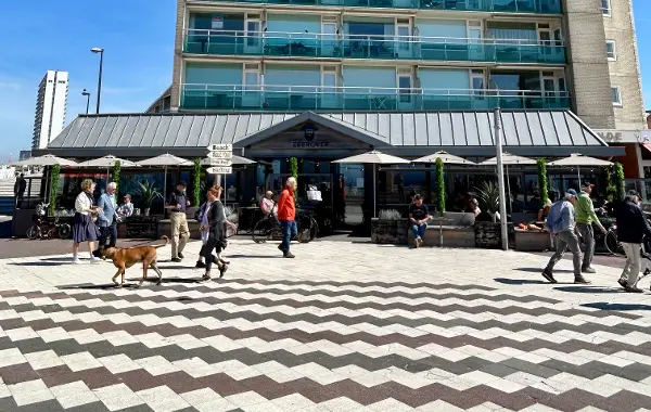 Restaurant De Zeerover op het Badhuisplein