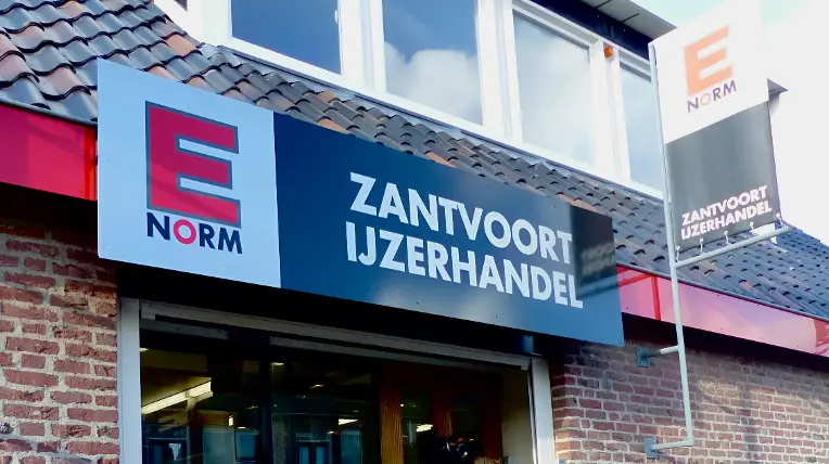 Enorm ijzerhandel Zandvoort