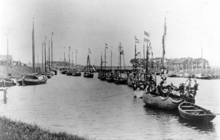 Varend Erfgoed pronkt dwars door de haven van Kolhorn