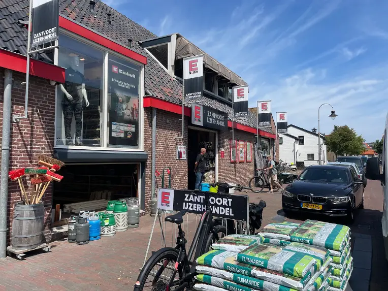 Enorm ijzerhandel Zandvoort