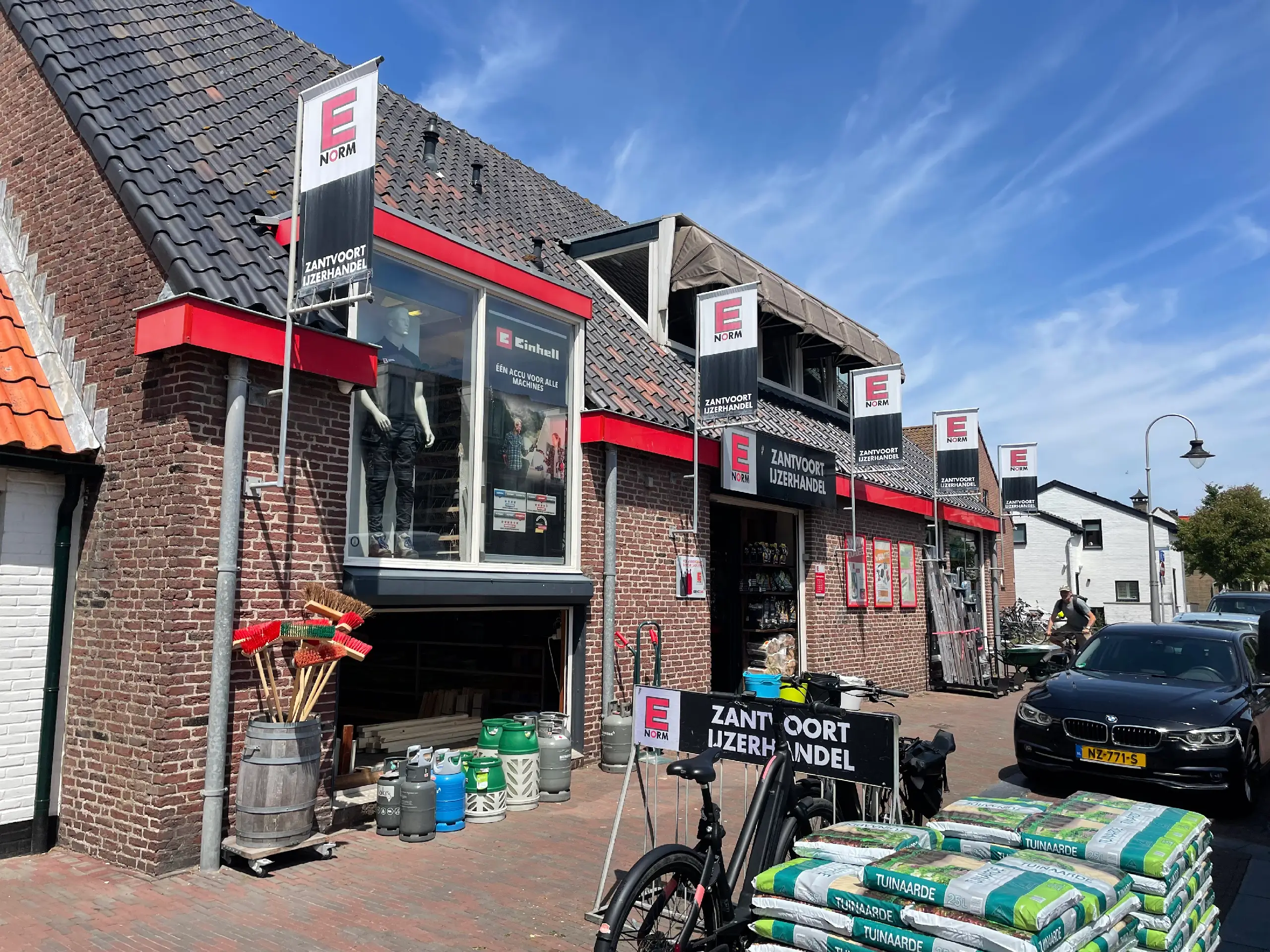 Enorm ijzerhandel Zandvoort