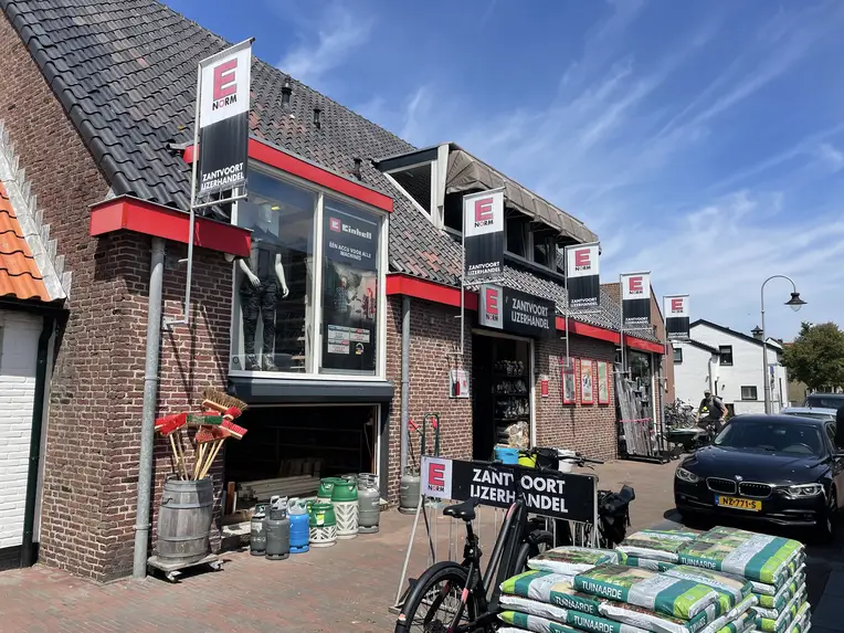 Enorm ijzerhandel Zandvoort