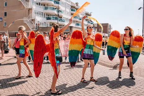 Women at the beach party