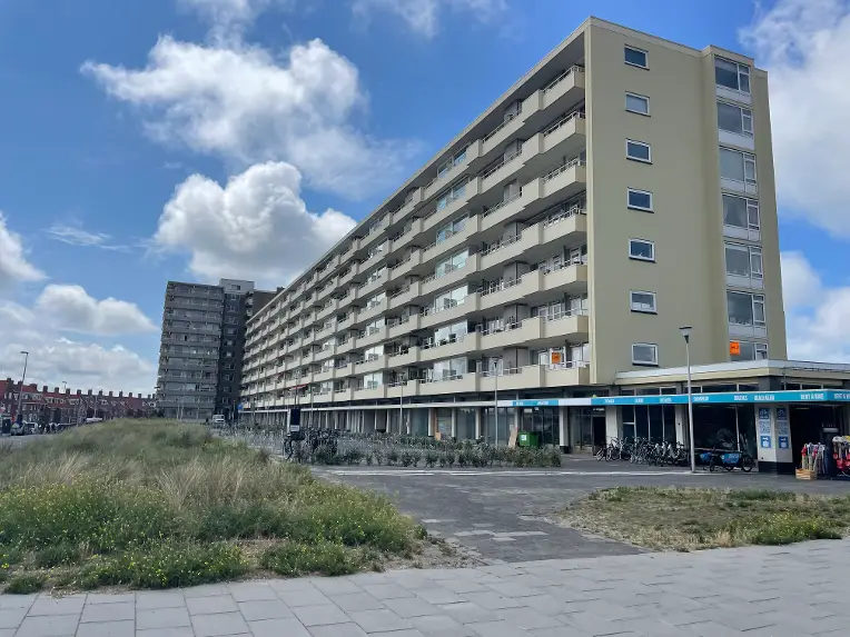 Fietsenstalling Entree – Burgemeester Engelbertsstraat 71, 2024 KP (tijdelijke openbare stalling, cameratoezicht in de zomer).