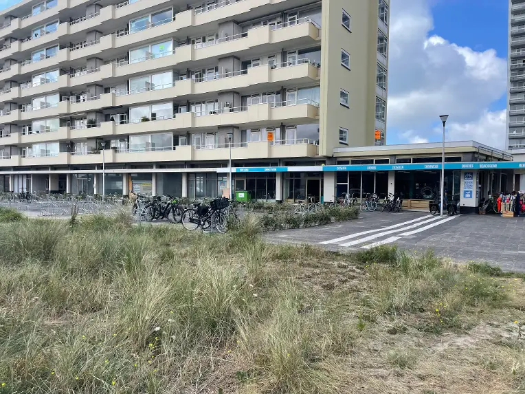Fietsenstalling Entree – Burgemeester Engelbertsstraat 71, 2024 KP (tijdelijke openbare stalling, cameratoezicht in de zomer).