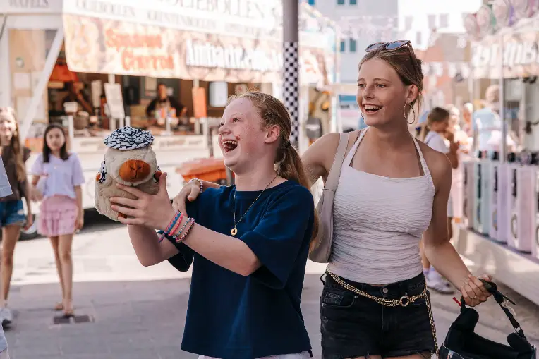 Kermis Zandvoort op het Badhuisplein als onderdeel van het Racefestival