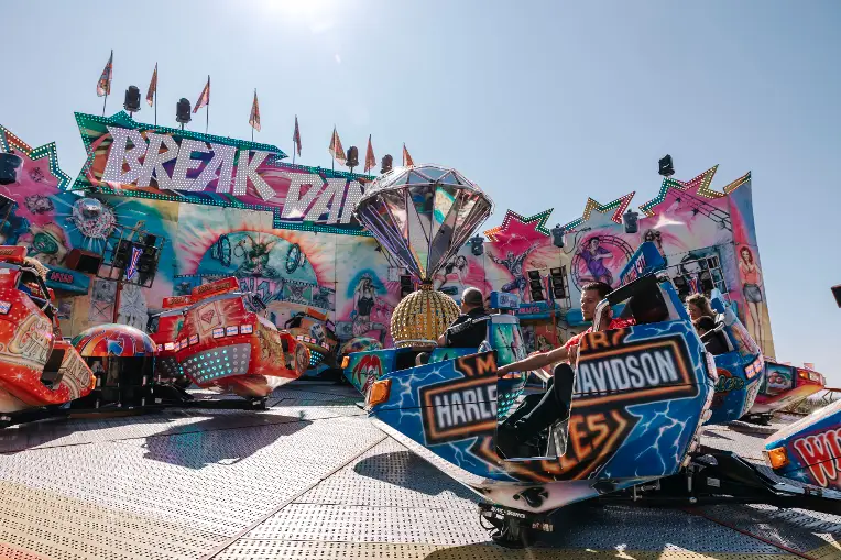 Kermis Zandvoort op het Badhuisplein als onderdeel van het Racefestival
