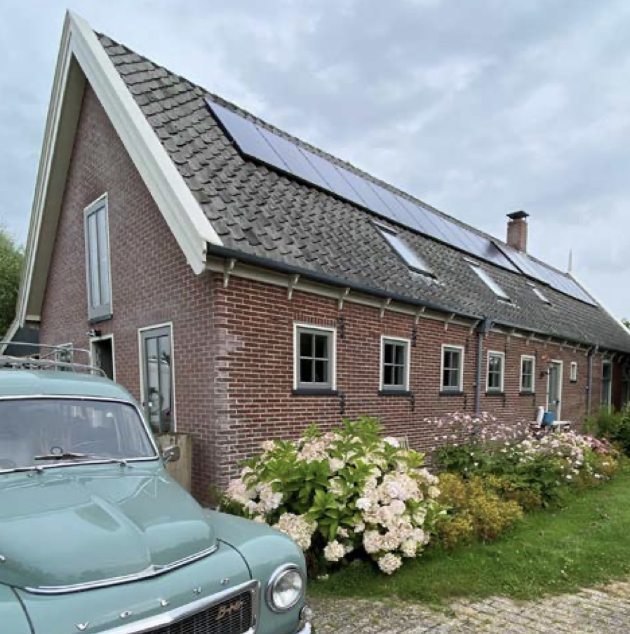 Koolhuis met atelier van Sietse Wiersma 