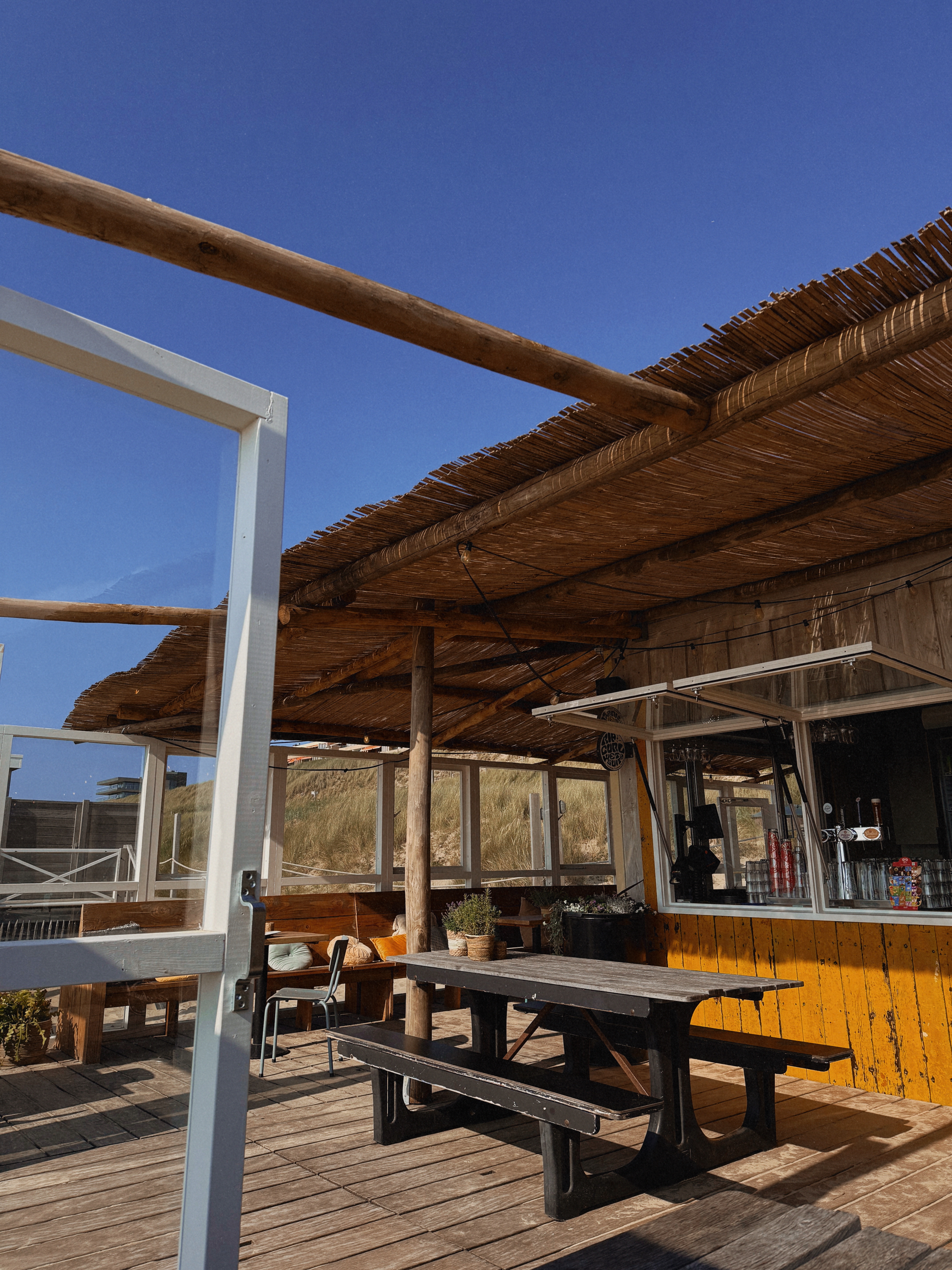 Bamboe Bouwen bij Backyard Beach