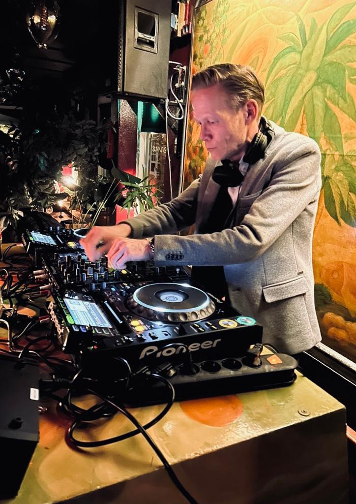 Friday Night met DJ Barry Miracles