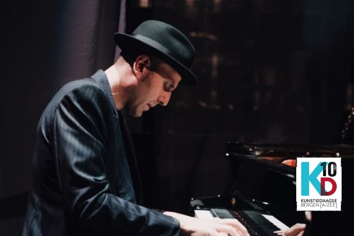 Pianist Andy Pavlov speelt in Simeons huisje